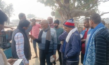 कमरगंज गांव में मुख्यमंत्री नीतीश कुमार के ड्रीम प्रोजेक्ट गंगा लिफ्टिंग में लगा ग्रहण ,जमीन मालिक किसानों ने गंगा लिफ्टिंग योजना कार्य में लगाया रोक