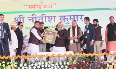 सीएम ने जीविका दीदियों से कहा- ''आप सभी बहुत अच्छा काम कर रही हैं, इसी तरह काम करते रहिए, सरकार आपके साथ है