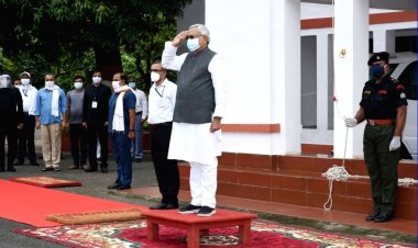 गणतंत्र दिवस 2026: मुख्यमंत्री आवास पर सीएम नीतीश का ध्वजारोहण, देशभक्ति का माहौल