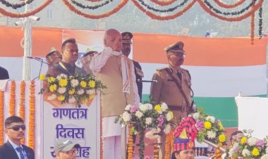 गणतंत्र दिवस 2026: पटना में राज्यपाल ने किया ध्वजारोहण, 5 साल में 1 करोड़ रोजगार और मेडिकल कॉलेज का वादा