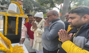 श्रीकृष्ण सिंह एवं विद्याकर कवि के पुण्यतिथि पर कांग्रेसजनों ने अर्पित किया श्रद्धांजलि