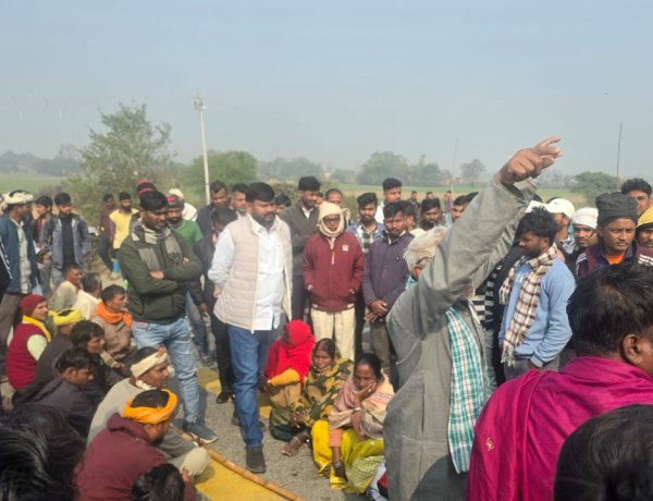 स्कूली छात्रा से सामूहिक दुष्कर्म के खिलाफ सड़क पर उतरे ग्रामीण, घंटों रहा जाम  कानून व्यवस्था पर उठे सवाल