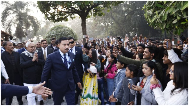 मुख्यमंत्री ने विभिन्न इलाकों का किया भ्रमण, लोगों का अभिवादन स्वीकारा, नववर्ष की बधाई एवं शुभकामनाएं दी