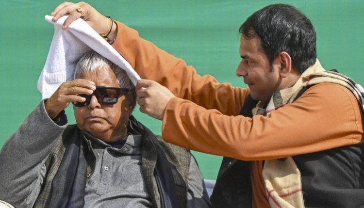 तेज प्रताप यादव के दही-चूड़ा भोज में सुलझी परिवारिक नाराजगी, लालू ने बेटे को दिया आशीर्वाद