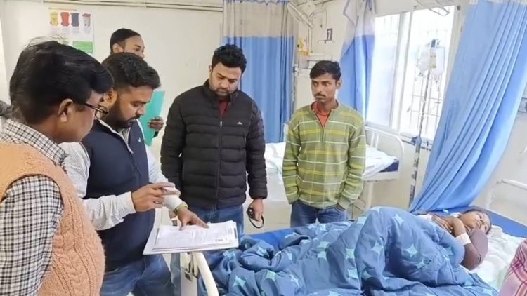 ट्रक चुराने आए बदमाश-पुलिस में मुठभेड़,भागने के दौरान चोरों की पिकअप पलटी पुलिस ने दोनों अपराधियों को किया गिरफ्तार