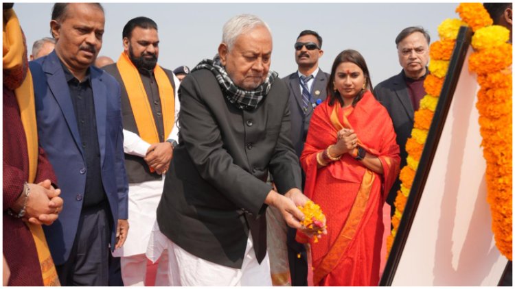 विराट रामायण मंदिर में विश्व का सबसे बड़ा अखंड शिवलिंग स्थापित, मुख्यमंत्री नीतीश कुमार भी हुए शामिल