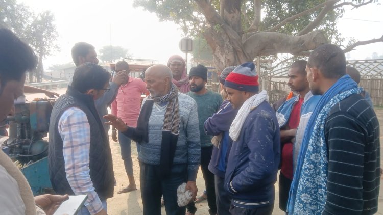 कमरगंज गांव में मुख्यमंत्री नीतीश कुमार के ड्रीम प्रोजेक्ट गंगा लिफ्टिंग में लगा ग्रहण ,जमीन मालिक किसानों ने गंगा लिफ्टिंग योजना कार्य में लगाया रोक