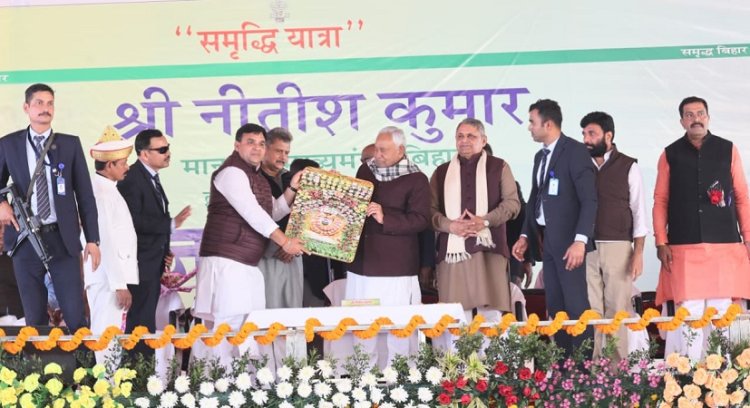 सीएम ने जीविका दीदियों से कहा- ''आप सभी बहुत अच्छा काम कर रही हैं, इसी तरह काम करते रहिए, सरकार आपके साथ है