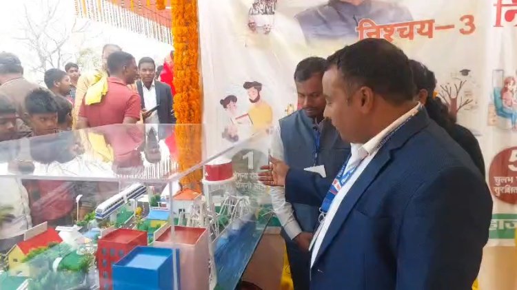 मुख्यमंत्री नीतीश कुमार आज महुआ मेडिकल कॉलेज का निरीक्षण किया,कॉलेज के अंदर लगा स्टॉलों को देख कर खुश हुए सीएम