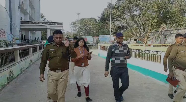 अस्पताल में लड़की के साथ छेड़खानी का वीडियो वायरल, पुलिस-प्रशासन अलर्ट।