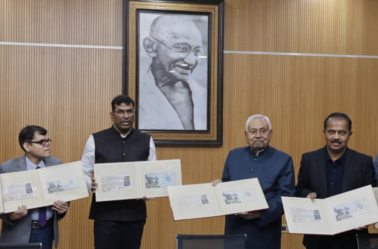 मुख्यमंत्री नीतीश कुमार ने बापू टावर के विशेष आवरण का किया लोकार्पण