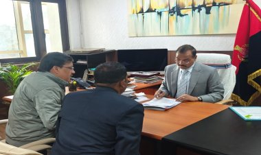 'सबका सम्मान-जीवन आसान' के तहत फरियादियों से मिले गृह सचिव