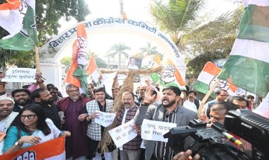 नीट छात्रा कांड में दोषियों को बचाने और सांसद की गिरफ्तारी के खिलाफ कांग्रेस का विरोध प्रदर्शन, CM का पुतला दहन