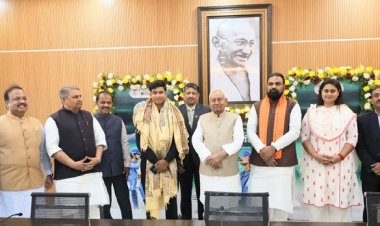 CM ने U-19 क्रिकेट वर्ल्ड कप-2026 की विजेता वैभव सूर्यवंशी को 50 लाख रूपये का चेक एवं अंगवस्त्र प्रदान कर किया सम्मानित