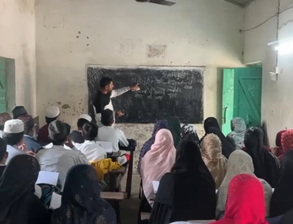 मदरसे में शिक्षकों की कमी  प्रधान शिक्षक ने  बताया