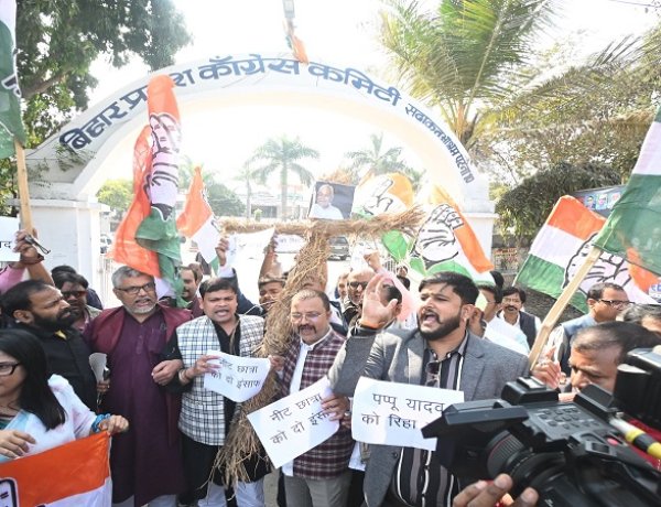 नीट छात्रा कांड में दोषियों को बचाने और सांसद की गिरफ्तारी के खिलाफ कांग्रेस का विरोध प्रदर्शन, CM का पुतला दहन