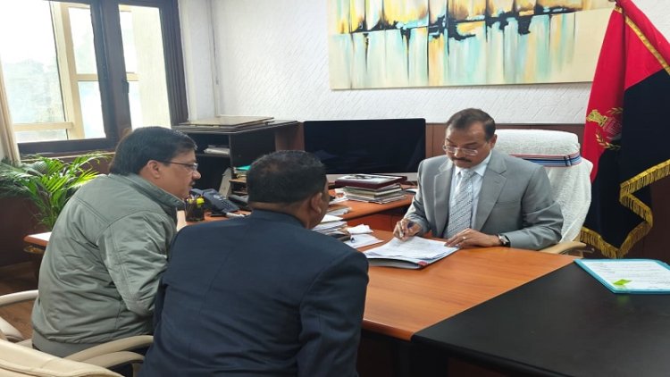 'सबका सम्मान-जीवन आसान' के तहत फरियादियों से मिले गृह सचिव