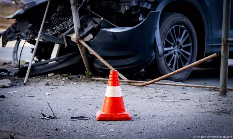 नवादा में बड़ा सड़क हादसा, कोयला लदा ट्रक सड़क से नीचे गिरा, बारहों पहिए हुआ ऊपर