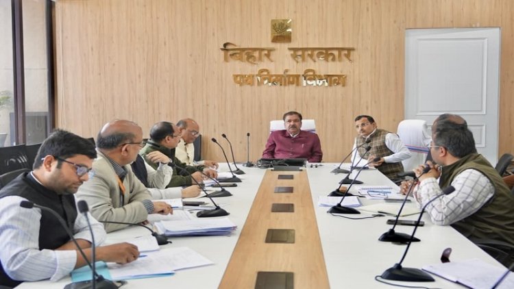 पथ निर्माण मंत्री डा0 दिलीप जायसवाल ने NH के DPR की समीक्षा की और कहा- 25 वर्ष आगे के समय को ध्यान में रखकर बाईपास का निर्माण कराया जाए