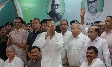 निशांत कुमार की राजनीतिक सफर का आगाज, संजय झा ने दिलाई JDU की सदस्यता, ललन सिंह का पांव छूकर लिया आशीर्वाद