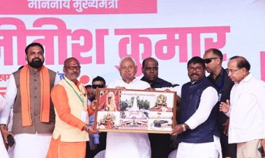 समृद्धि यात्रा के दौरान खगड़िया जिले में आयोजित जन संवाद कार्यक्रम में शामिल हुए मुख्यमंत्री