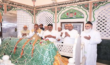 मुख्यमंत्री ने ईद-उल-फितर के अवसर पर विभिन्न जगहों का किया भ्रमण, लोगों से मुलाकात कर दी बधाई एवं शुभकामनायें