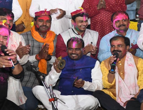 होली मिलन में पहुंचे 'राम-श्याम', अनिशाबाद के वशिष्ट कॉलोनी में भव्य समारोह, दिखा आपसी सौहार्द