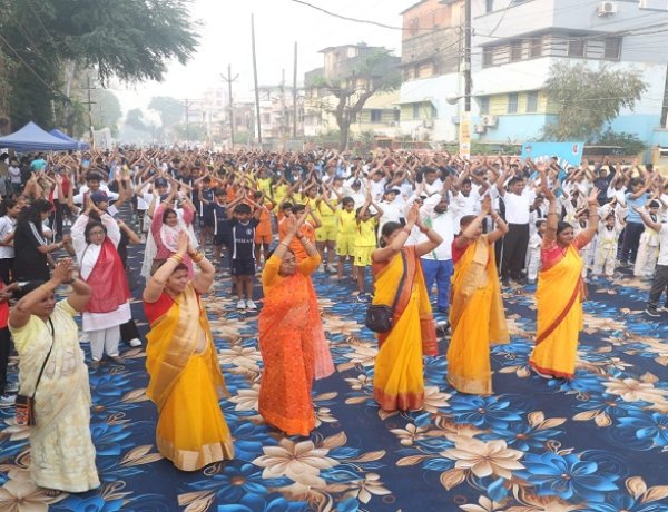 जीविका दीदियों की सिलाई से सजे आंगनबाड़ी बच्चे,10 लाख पोशाक वितरित