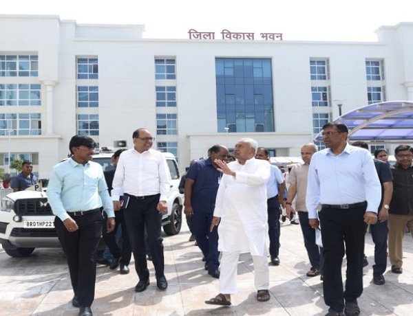 मुख्यमंत्री ने पटना समाहरणालय का किया निरीक्षण, अधिकारियों को दिए निर्देश