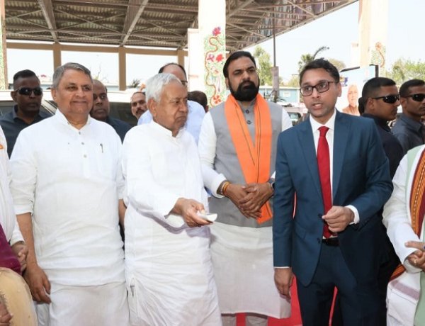 समृद्धि यात्रा के दौरान बक्सर जिले में आयोजित जन संवाद कार्यक्रम में शामिल हुए मुख्यमंत्री