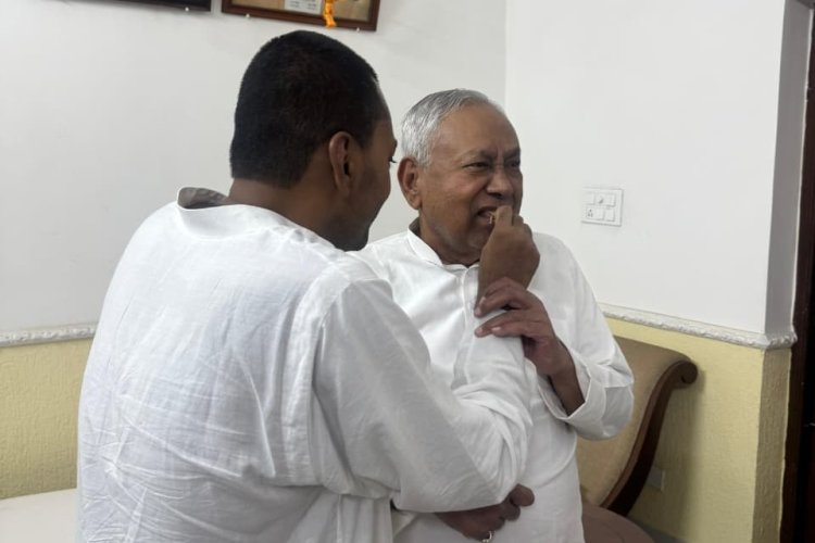 जेडीयू सदस्यता ग्रहण के बाद निशांत और नीतीश कुमार की पहली तस्वीर, सिर्फ एनबीसी 24 पर एक्सक्लूसिव देखिए