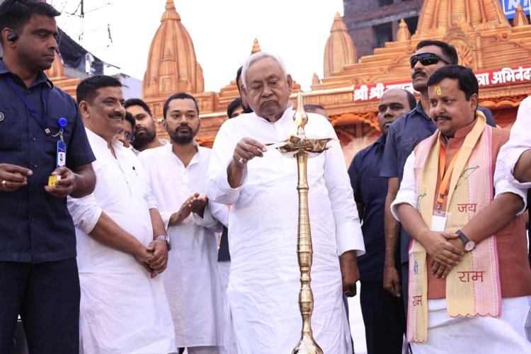 पटना के डाकबंगला चौराहे पर रामनवमी शोभा यात्रा में शामिल हुए सीएम नीतीश , भाजपा के राष्ट्रीय अध्यक्ष नितिन नवीन ने किया स्वागत