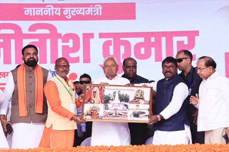 समृद्धि यात्रा के दौरान खगड़िया जिले में आयोजित जन संवाद कार्यक्रम में शामिल हुए मुख्यमंत्री