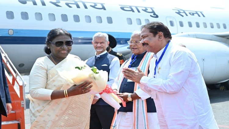 राष्ट्रपति द्रौपदी मुर्मू पहुंची गया जी, उद्योग मंत्री दिलीप जायसवाल ने किया स्वागत, कहा-  बिहार की पावन धरती गौरवान्वित हुई