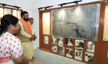 BIG BREAKING: पटना के कदमकुआं स्थित लोकनायक के आवास  पर  सीएम सम्राट चौधरी पहुंचे