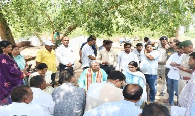 पेड़ के नीचे विधानसभा अध्यक्ष ने लगाई चौपाल, अधिकारियों को दिया दिशा निर्देश