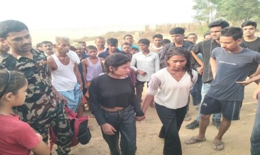 शादी समारोह में डांस करने जा रही दो नर्तकी बीच रास्ते में सोन नदी में गिरी, चालक रेलिंग पर लटका