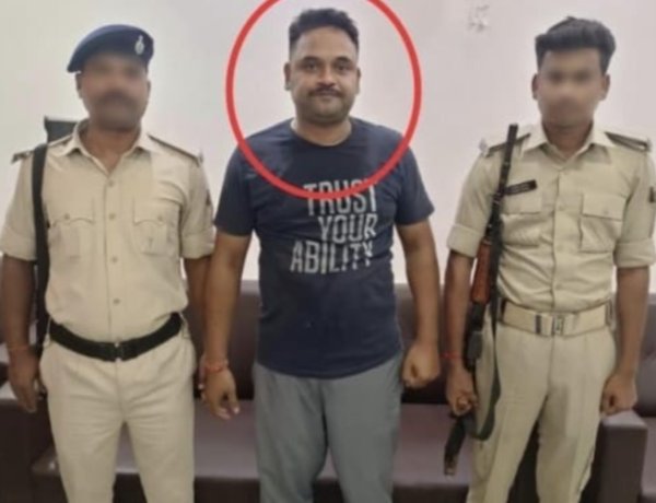 बिहार में भ्रष्टाचार के खिलाफ निगरानी विभाग की कार्रवाई,  सारण में 9 हजार रुपए घूस लेते रंगे हाथ दारोगा मोहित कुमार गिरफ्तार