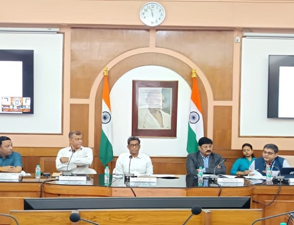 मुख्य सचिव ने दिया निर्देश, कहा- भारत-नेपाल सीमा के समीप स्थित बैंक शाखाओं में 'नोट सॉर्टिंग मशीन' अनिवार्य रूप से उपलब्ध कराई जाए ताकि जाली नोटों को रोका जाए