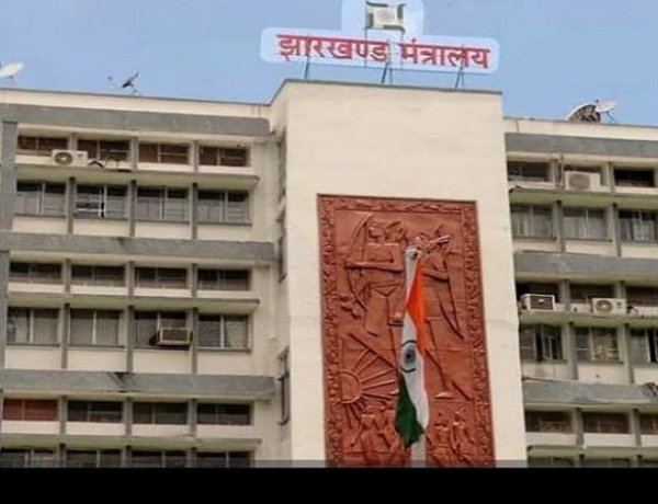 पारा टीचर की विधवा का हो रहा शोषण, भ्रष्टाचार मुक्त भारत के निदेशक मनीष मिश्रा ने महामहिम को किया मेल