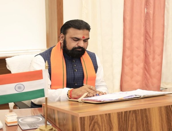 इस वक्त की बड़ी खबरः CM बनते ही सम्राट चौधरी ने जारी किए पांच बड़े निर्देश, जानकर दंग रह जाएंगे आप