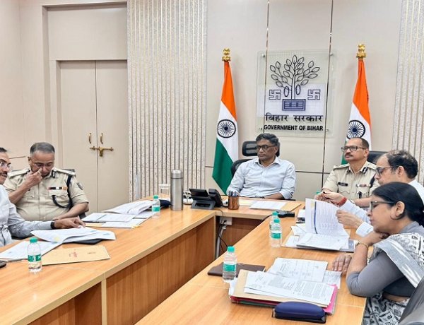 CS की अध्यक्षता में बिहार के 4 वामपंथी उग्रवाद प्रभावित (L&T) जिलों में विकास कार्यों की उच्च स्तरीय समीक्षा