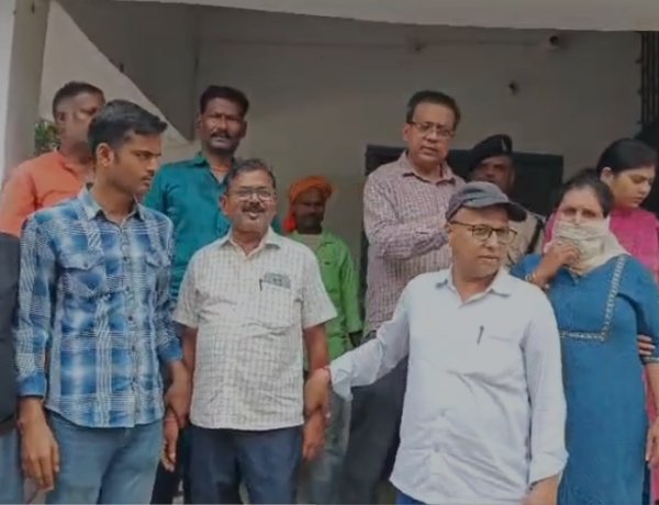 पूर्णिया में भ्रष्टाचार के खिलाफ निगरानी की बड़ी कार्रवाई, 40 हजार रुपए घूस लेते राजस्व कर्मचारी और महिला कर्मी गिरफ्तार