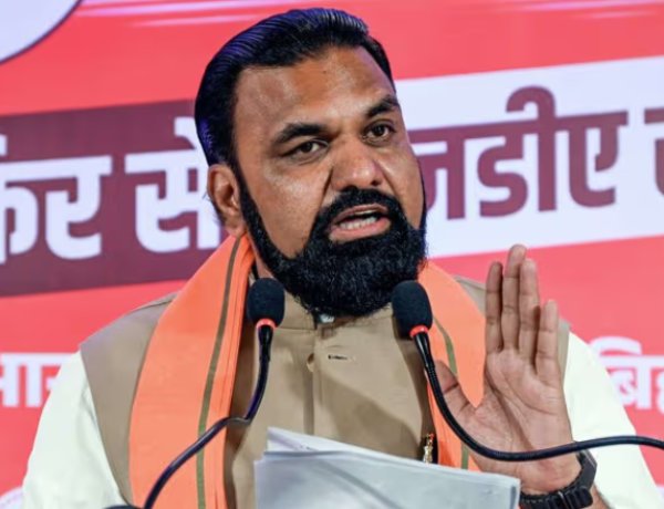 मुख्यमंत्री बनते ही सम्राट चौधरी दिल्ली रवाना, पीएम मोदी से मुलाकात कर लेंगे आशीर्वाद, तय होगी बिहार के विकास की नई 'दशा और दिशा'!