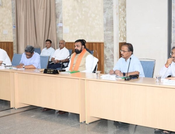 एक्शन में सीएम सम्राट, तीन विभाग की समीक्षा करते हुए अधिकारियों को दिये आवश्यक निर्देश, बोले- काम पूरा कीजिए