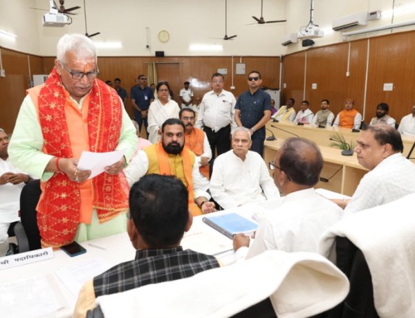 भाजपा प्रत्याशी अरविंद शर्मा ने बिहार विधान परिषद उपचुनाव के लिए किया नामांकन, मंगल पांडेय की सीट पर जीत तय