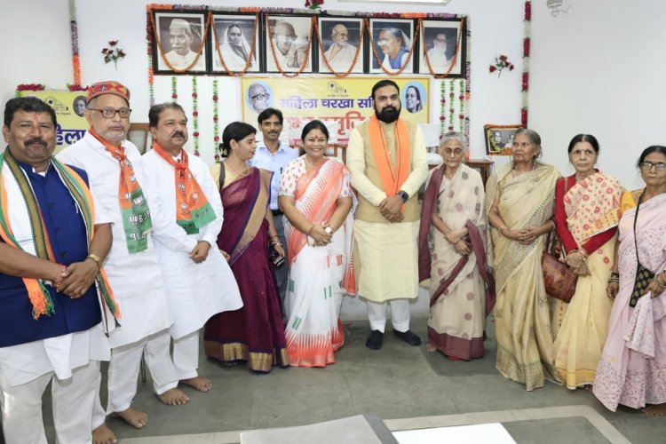 पटना के कदमकुआं स्थित लोकनायक के घर सीएम पहुंचे