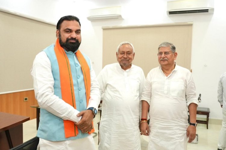 CM सम्राट चौधरी ने 1 अन्ने मार्ग में जाकर पूर्व CM नीतीश कुमार से शिष्टाचार मुलाकात की