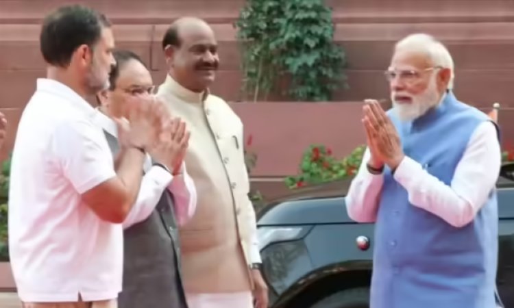 पहले मुस्कुराए, फिर हाथ जोड़े और की बातचीत, संसद भवन परिसर में ऐसे हुई पीएम मोदी और राहुल गांधी की मुलाकात