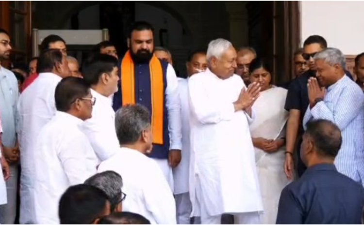 जाते जाते सबको भावुक कर गए नीतीश कुमार, नीतीश कुमार के शब्दों में अनुभव, संतोष और विदाई का झलका दर्द